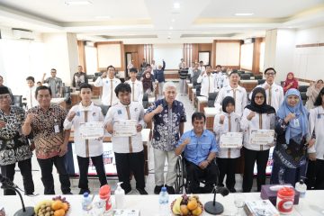 Pemkab Sleman memberikan apresiasi kepada atlet pelajar dan pelatih berprestasi pada Peparpeda DIY Tahun 2026.